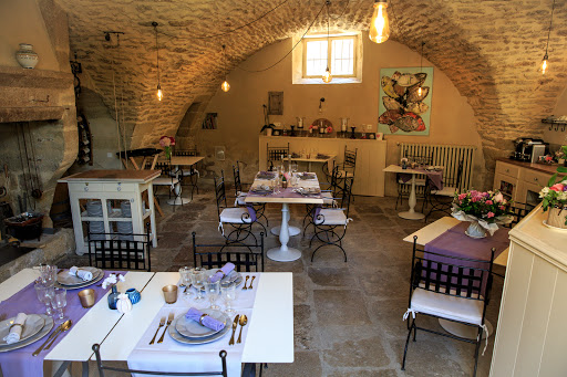 Location salle mariage avignon et nîmes - Le Domaine des Escaunes propose la location de salle de mariage et de séminaire proche de Nîmes et d'Avignon. Profitez de notre domaine pour mariage et séminaire entre Avignon et Nîmes.