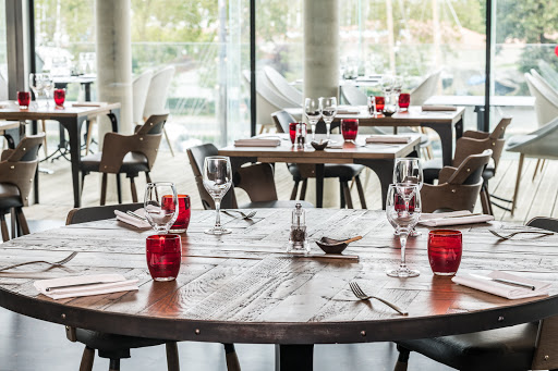 Une cuisine au feu de bois pour le restaurant