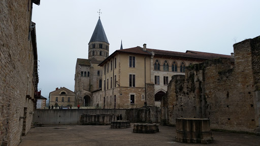 L’HÔTEL DE BOURGOGNE *