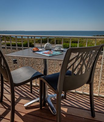 L'Hôtel L'Albatros à Damgan proche de Vannes vous propose des chambres tout confort et vue mer - Restaurant avec cuisine raffinée