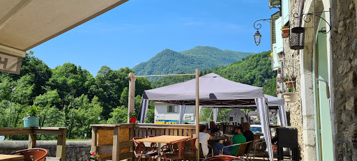 Bistrot-hôtel Les Pas Sages à Sarrance. Votre hôtelier et restaurateur vous propose de la cuisine avec des produits locaux : le fromage et la charcuterie...