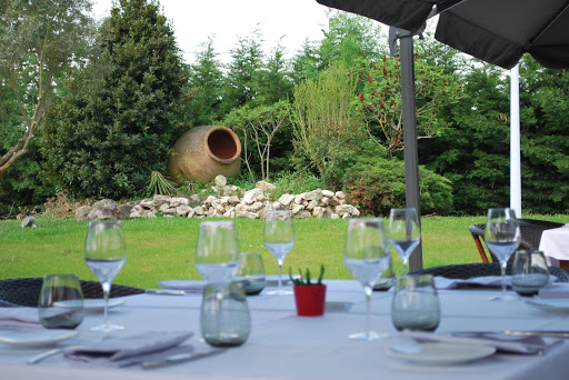 Le restaurant l'Opaline de Philippe Nogier à Muret vous accueille dans deux grandes salles lumineuses et une terrasse vue jardin.