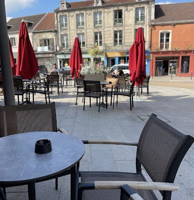 Vous cherchez un bar convivial pour vos soirées entre amis ? Venez découvrir notre bistro Café PARISIEN à Chaumont.