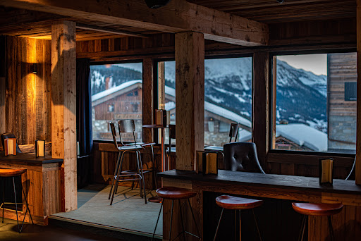 La Via Ferrata c'est un restaurant avec crêpes le midi et spécialités savoyardes le soir. Mais aussi