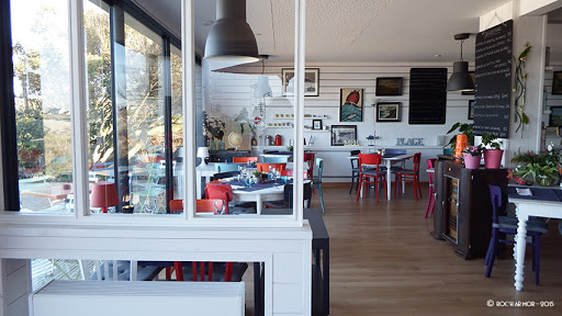 Roc'h Ar mor restaurant Plouescat vous accueille toute l'année plage de Porsmeur. La terrasse est idéale pour prendre un verre en profitant d'une vue imprenable sur la mer.