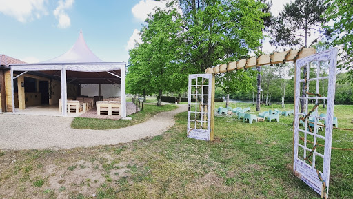 Bienvenue au Camping O’sofa situé à Bonneuil-Matours (86) en bordure de rivière