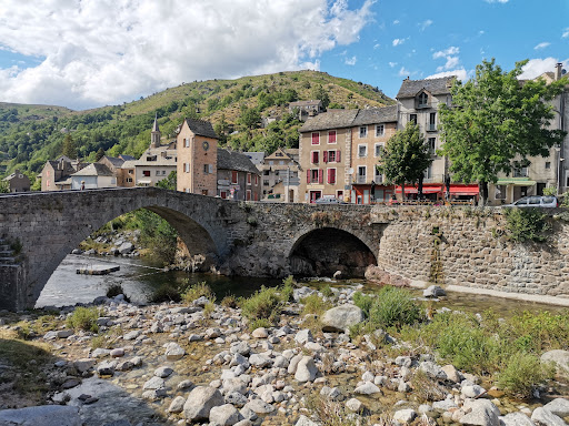 Site officiel - Un hôtel-restaurant nouvelle génération situé au Pont de Montvert