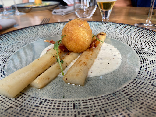 Votre bar restaurant à Sainte Paule vous propose de découvrir sa cuisine traditionnelle et ses plats faits maison avec des produits et des ingrédients de qualité.