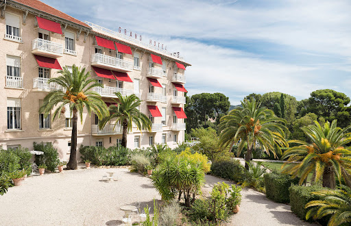 Bienvenue au Grand Hôtel Les Lecques ! Idéal pour les vacances et séminaires