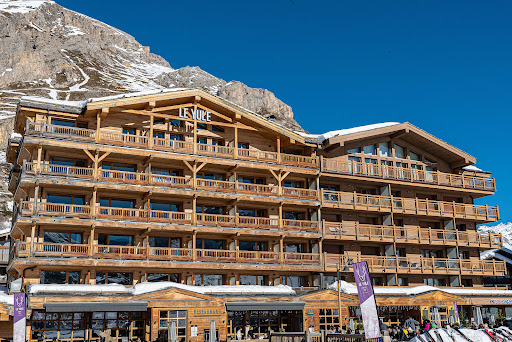 La neige est là... Toute l'équipe du Yule aura le plaisir de vous faire vivre un moment inoubliable dans notre Maison de Montagne 5*