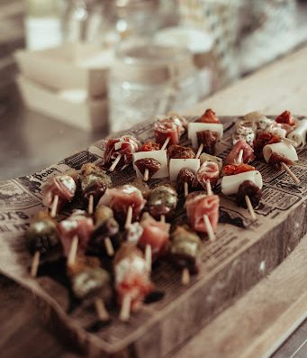 La Fée Tartine est un food truck spécialisé dans la confection de tartines salées sur Taverny et ses alentours. Des tartines