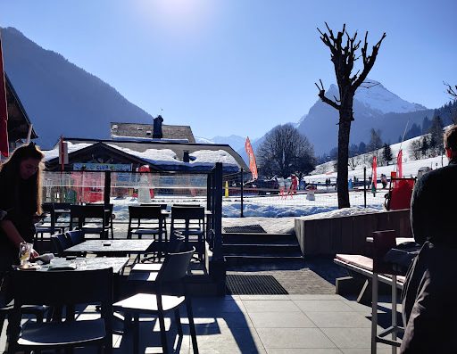 The Résidence Frond'Neige is located in the centre of Morzine at the bottom of the slopes. In the summer