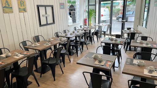 La Cabane du Breton est une crêperie en plein coeur d'Arcachon. Notre restaurant à Arcachon propose des crêpes et des galettes avec des produits frais du Bassin