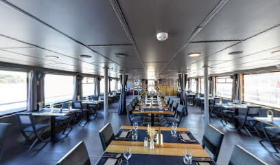 La compagnie de croisière Les Bateaux Bordelais vous propose des repas croisières et croisières promenades au départ de Bordeaux sur la Garonne