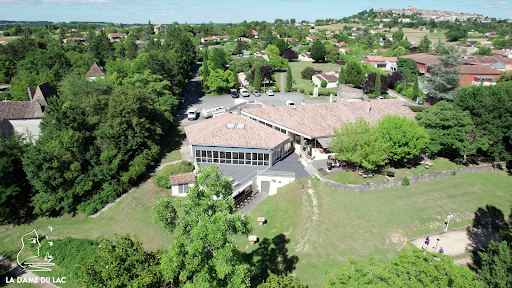 Vous recherchez un domaine aux portes de la Dordogne ? La Dame du lac est un domaine situé à Monflanquin