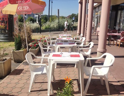 Buffet à volonté avec une grande sélection de plats à la carte à proximité du cinéma de Palaiseau.