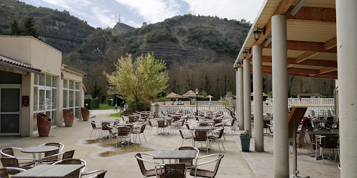 Le bar restaurant du camping campinglagrandterre vous accueille de 8 heures à 23 heures pour des soirées entres amis ou en famille.