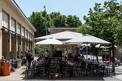 Les Artistes est une brasserie située au centre d’Aix-en-Provence