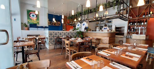 Contemporary French restaurant with various inspirations in the form of plates to share.  Just a stone's throw from the Voltaire metro station and the town hall of the 11th arrondissement