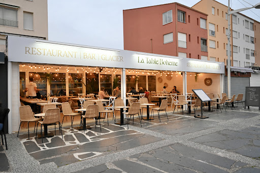 Le restaurant bar glacier La Table Bohème est situé dans le port du Cap d’Agde. Ici