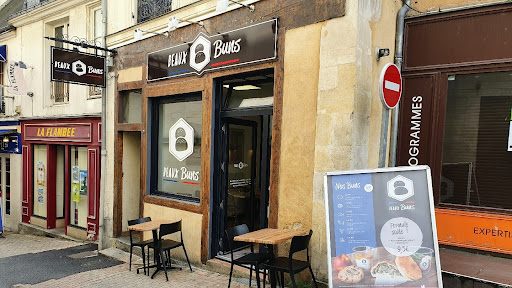 Situé rue des ponts neufs