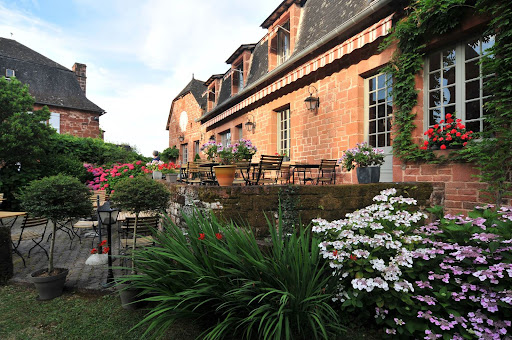 Petit restaurant de l'hôtel dans la simplicité authentique et chaleureux