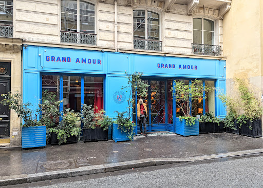 Hôtel Amour Paris - Restaurant Amour  Hôtel Amour. Banquettes de cuir et. Réservation d'un hotel  à Paris