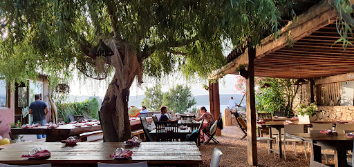 La Cabane du Pêcheur en Corse-du-Sud – Savourez nos spécialités de la mer et nos plats authentiques faits maison dans une ambiance familiale et un esprit de partage.