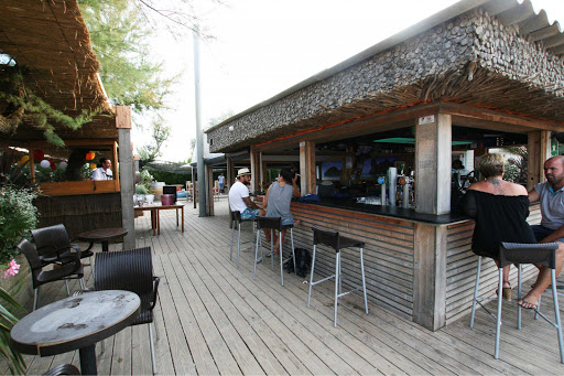 Venez découvrir le KAÏNA BEACH aux Salins de Hyères. Goûtez à notre cuisine maison