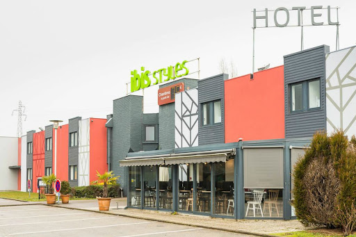 Looking for a design hotel near the A13 and the Val-de-Reuil business area? See you at the ibis Styles Rouen Val-de-Reuil!