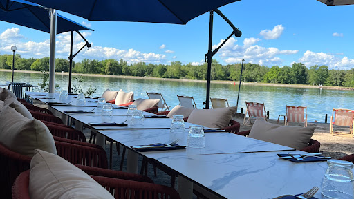 L'Astro sur Rhin est un restaurant-bar idéalement placé aux trois frontières. Vous pourrez vous y restaurer ou y boire un verre en famille ou entre amis.