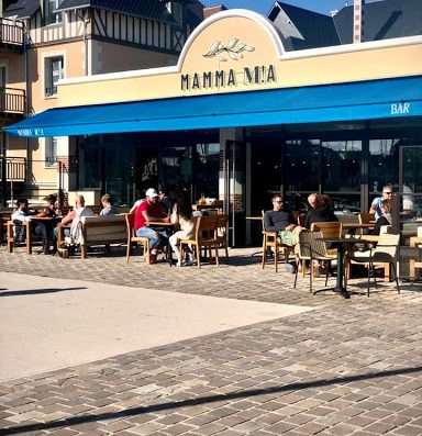 Restaurant méditerranéen responsable et végétal donnant sur le port de Deauville proposant des plats frais et spécialisé dans les poissons et fruits de mer.