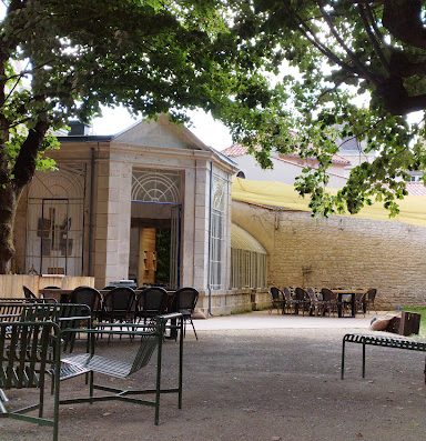 Découvrez une ancienne Banque de France rénovée avec un restaurant