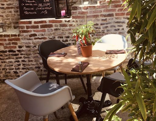 Bar - Restaurant Made's Garden implanté au coeur du Vieux-Lille avec un concept innovant d'Apéri-food et ses 3 terrasses !