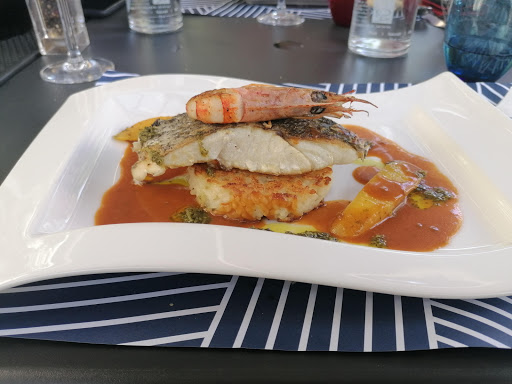 Découvrez le restaurant Les Pincettes à La Rochelle : une cuisine qui fait la part belle aux produits de la mer et aux légumes bio. Profitez de sa piscine arborée.