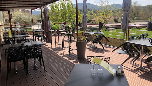 La Table de Mélou en Ardèche vous propose des plats savoureux préparés à base de produits frais et de saison. Venez profiter d’un moment convivial en famille ou entre amis dans notre restaurant familial.