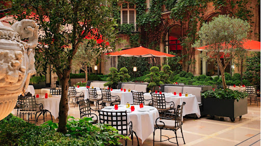 Dine in one of Paris's most iconic restaurants at 5-star Hôtel Plaza Athénée. Discover French dining in our charming courtyard