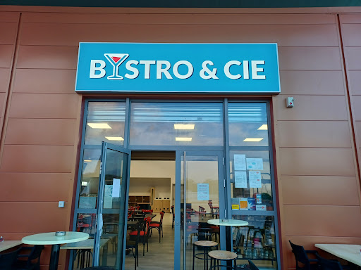 Bystro & Cie dans les Landes – Profitez d'un large choix de plats et de desserts faits maison. Nous vous proposons également des boissons softs et alcoolisées.