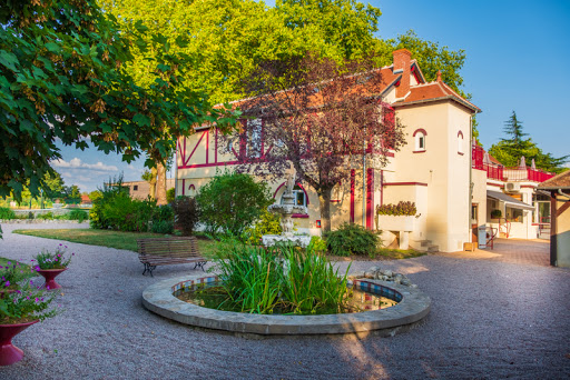 Réservez votre Hôtel Logis  le Coq Hardi à POUILLY SUR LOIRE. Découvrez la région de Bourgogne et profitez des meilleurs tarifs avec LOGIS Hôtels.