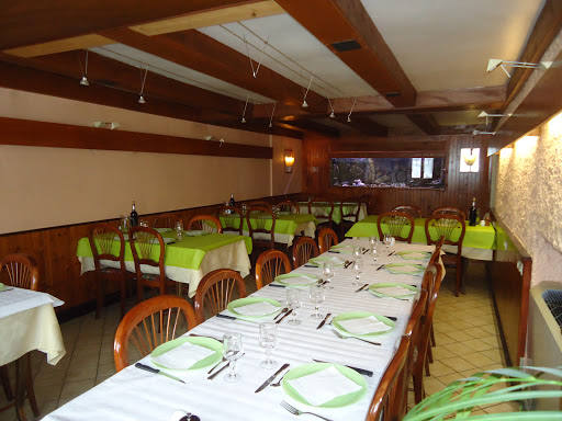 Venez profitez d'un repas dans le restaurant Le Tour du Lac situé à Grande-Rivière. Dégustez les spécialités de poissons et de grenouilles.