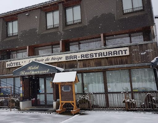 L’hôtel-restaurant La Boule de Neige est situé au cœur des pistes de la station de ski de Gourette.