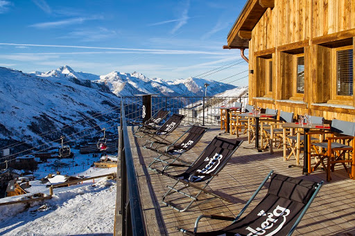 Réservez maintenant notre Hotel 3 étoiles Hillary - Votre Hotel ski situé au pied des pistes des Menuires - Votre Hotel 3 étoiles aux Menuires aux 3 vallées