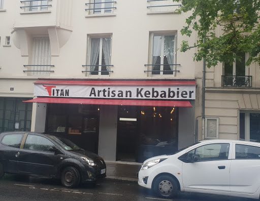 Un restaurant Kebab à Vincennes. Sandwich aux pains maison