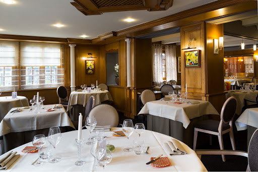 L'hôtel Restaurant Le Cerf constitue un petit monde de grand charme aux normes d'aujourd'hui