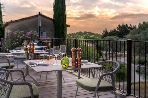 Laissez-vous séduire par notre expérience gastronomique à l’hôtel Les Petites Maisons. Savourez de délicieux plats au cœur de la Provence.