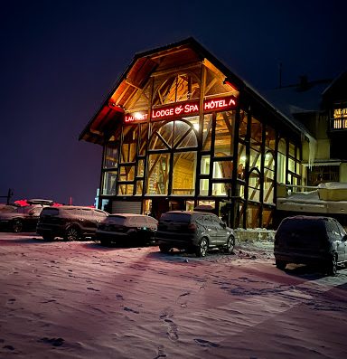 Restaurant & Hôtel en Altitude à 2058m au Sommet du Col du Lautaret Col Mythique du Galibier Parc National des Ecrins Route des Grandes Alpes