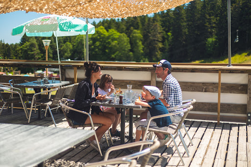 Le bar-restaurant Les Épilobes vous donne rendez-vous avant ou après votre escapade dans les Monts du Forez à partir du samedi 17 juin 2023.