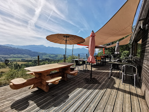 Au pré des étoiles. C'est une ferme-auberge familiale qui vous accueille pour vous faire découvrir les produits de notre terroir. Saint-Franc