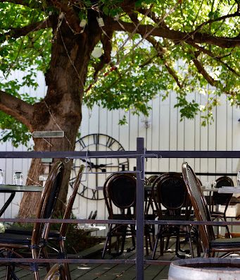 Restaurant ouvert du lundi au samedi midi & jeudi au samedi soirs. Carte hebdomadaire. Le midi