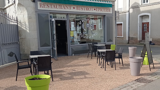 Votre restaurant / bistrot propose divers services comme des planches apéro à emporter (tous les weekend) le dépôt de pain